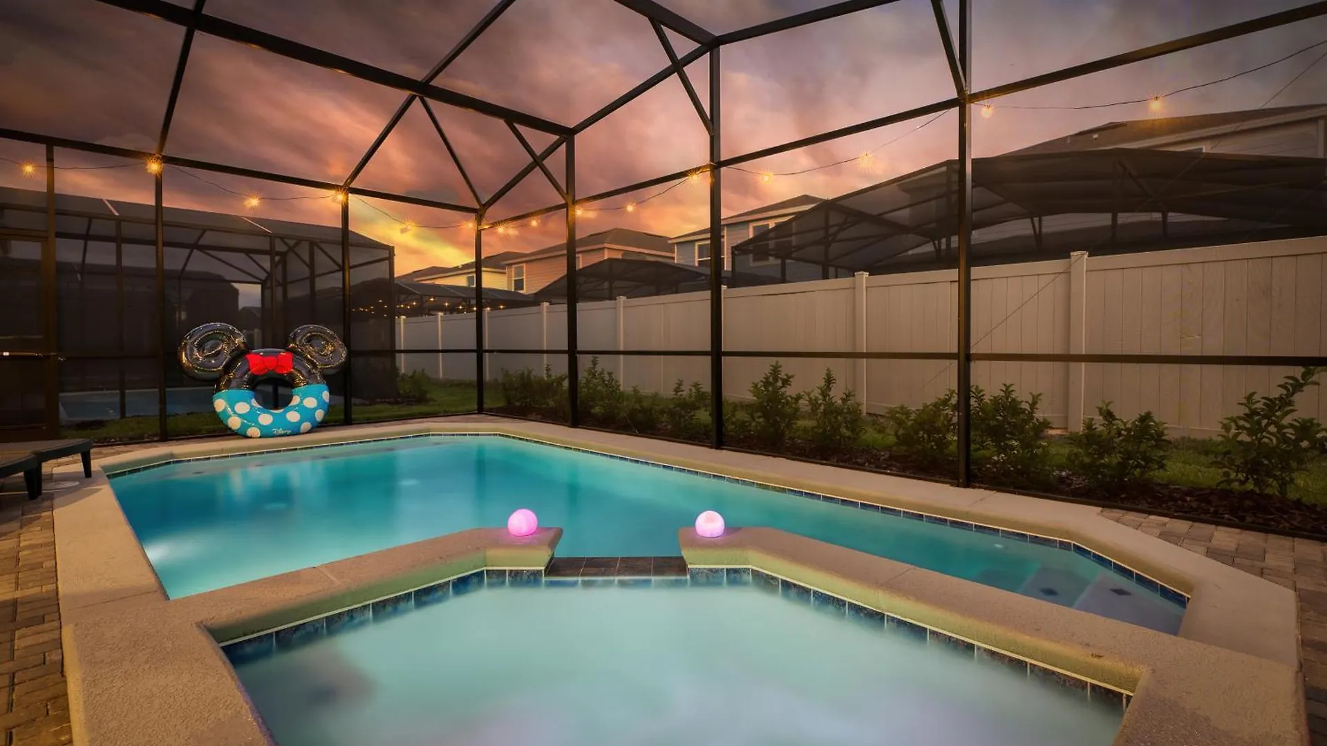 Summer Breeze - Arcade, Game Room, Free Pool Heat Davenport Holiday home