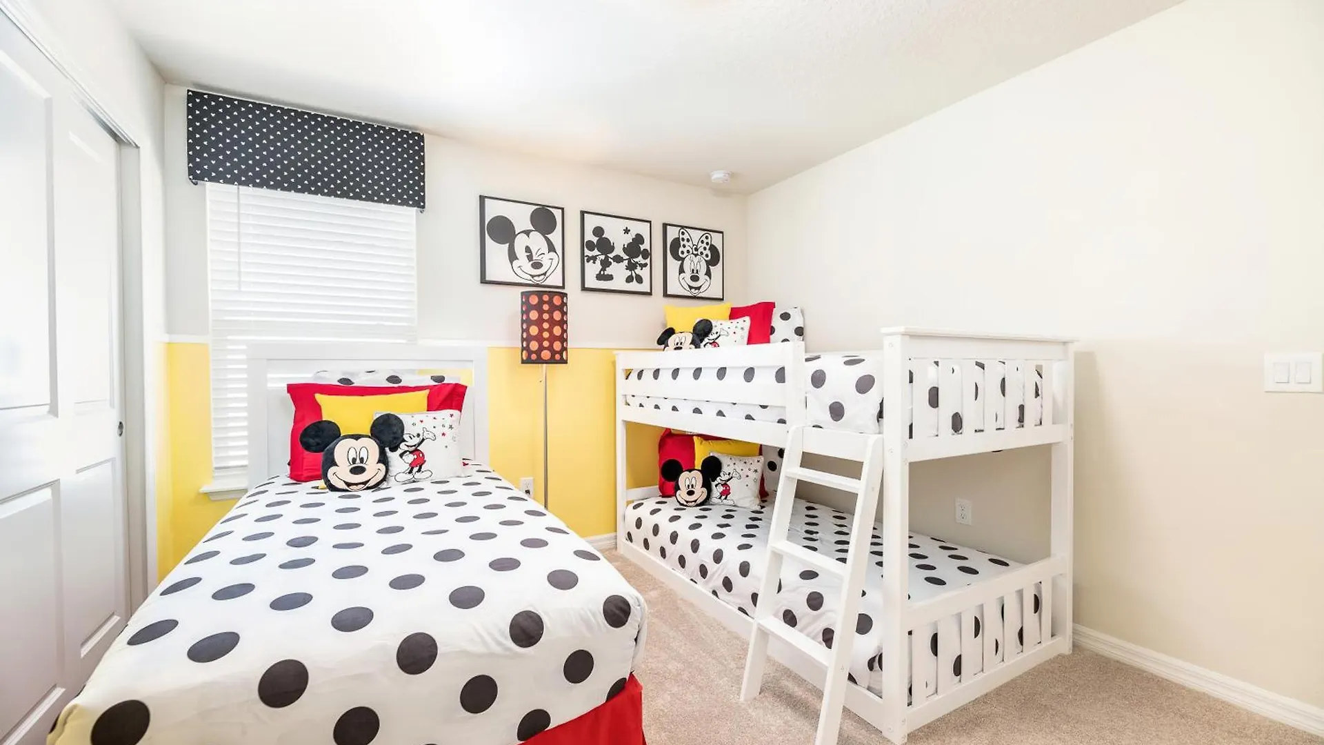 Summer Breeze - Arcade, Game Room, Free Pool Heat Davenport Holiday home